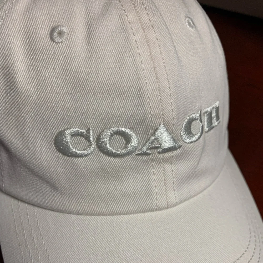 COACH UNISEX 🧢 EMBROIDERED BASEBALL SPOET RED BALLER HAT CAP CHALK🧢